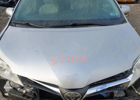 2018 Toyota Sienna Le 7 Passenger z USA, uszkodzony, nr VIN 5TDJZ3DC9JS199452